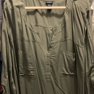 💕💥Torrid Olive green Harper top with pocket details 5X